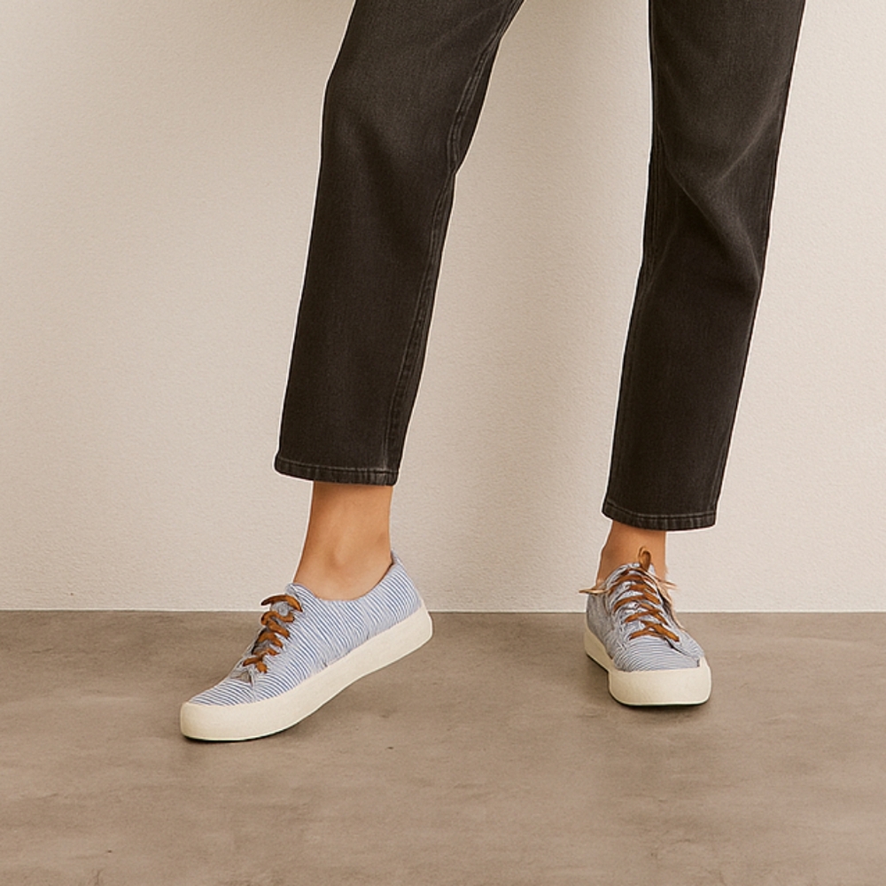 Sperry Striped Blue & White Sneakers – Women’s 9.5, Leather Laces